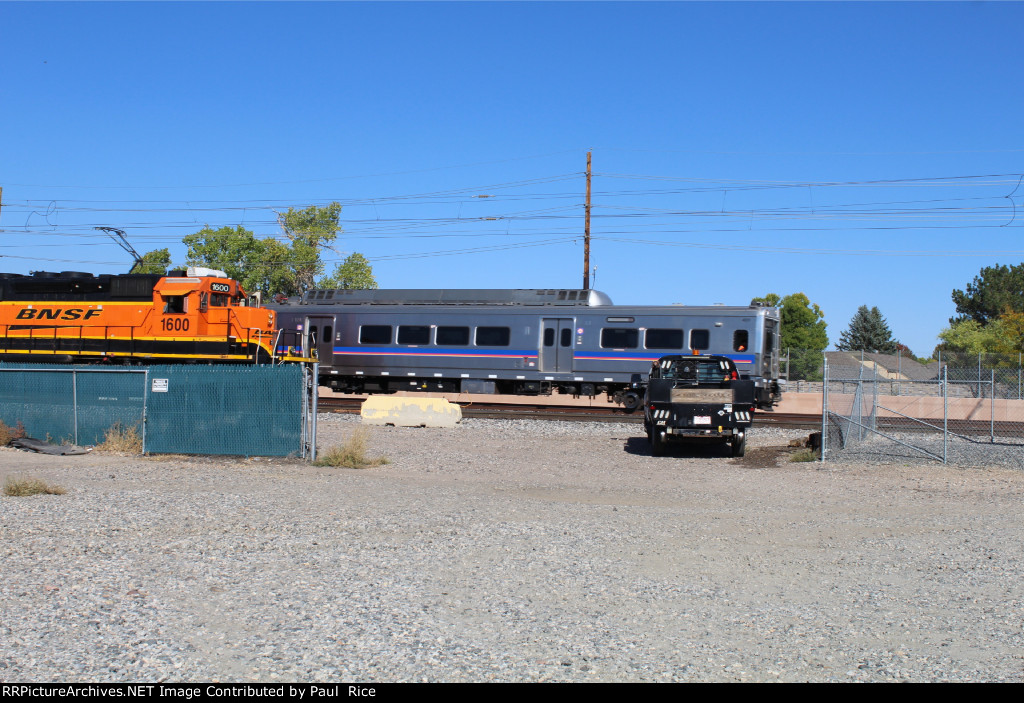 BNSF 1600 Light Rail Passing